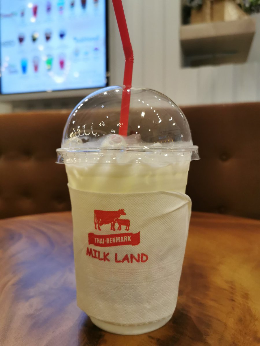 FanclubMOBYe's tweet photo. สเตจเย็นน้องโมชวนกินนมพอดี จัดปายย
#MobileBNK48
#milklandxbnk48 #ThaiDenmark https://t.co/aHdme2MK7p