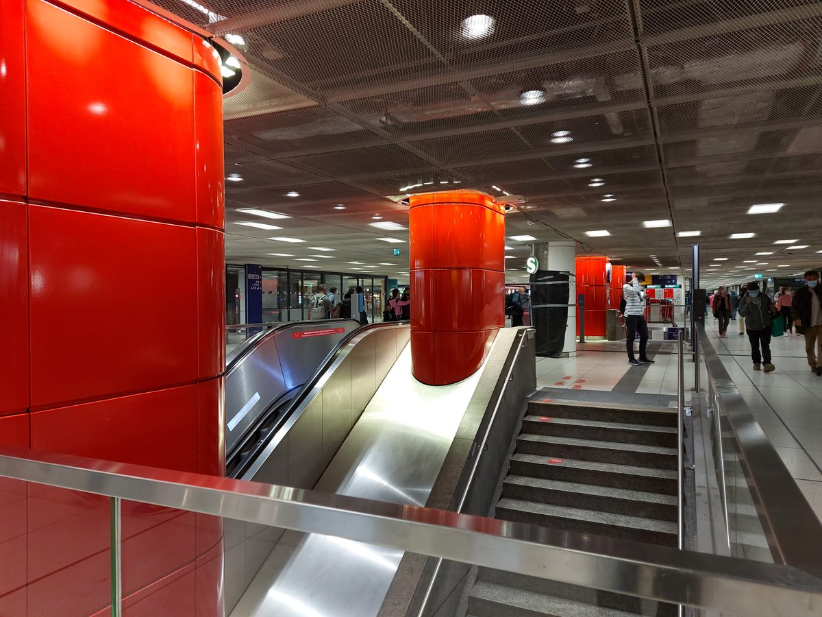 La creació de grans intercanviadors senzills per promoure la intermodalitat és el punt clau del sistema. Llocs on coincideixen moltes línies i que, gràcies a la quantitat d'accessos diferenciats i indicacions, s'aconsegueix un flux en els encaminaments de 10.