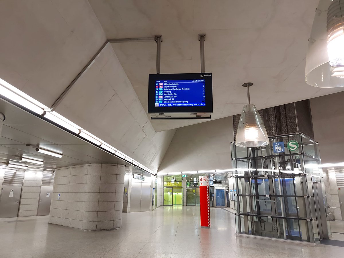 Però també són fonamentals aquells intercanviadors situats a les afores, amb connexió directa a tota la ciutat, que es complementen amb grans aparcaments P+R i per bicicletes, així com amb l'extensa xarxa de busos a les zones properes sense tren.