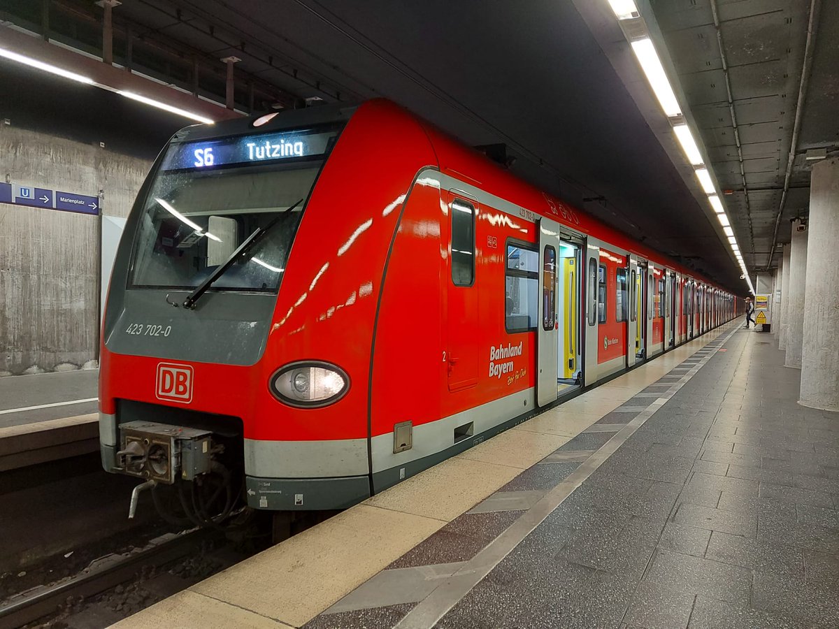 A més, amb un avantatge: les freqüències es mantenen constants durant pràcticament tot el servei (06h a 23h) i la majoria de dies de l'any. L'S-Bahn, per exemple, té una freqüència de 20' (10' en hora punta) que, exceptuant el primer i últim servei, es manté constant tot el dia.