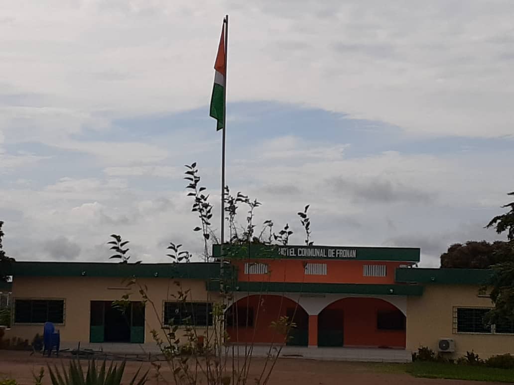 MyWayNetwork1's tweet photo. Étape 4 caravane Je m'engage.
Nous sommes bien installés à la mairie de Fronan. Les échanges avec les populations sont en cours...
#MyWayNetwork #USembassy #yaasProject #JeMengage https://t.co/hRRcgUaeCG