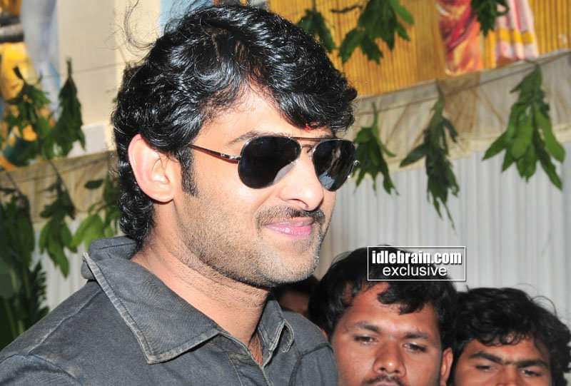 TeamPrabhasOffl's tweet photo. #Prabhas From Mirapakay movie launch ❤️
#41DaysToREBELSTARBDay https://t.co/gPpip1pOnP
