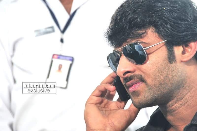 TeamPrabhasOffl's tweet photo. #Prabhas From Mirapakay movie launch ❤️
#41DaysToREBELSTARBDay https://t.co/gPpip1pOnP
