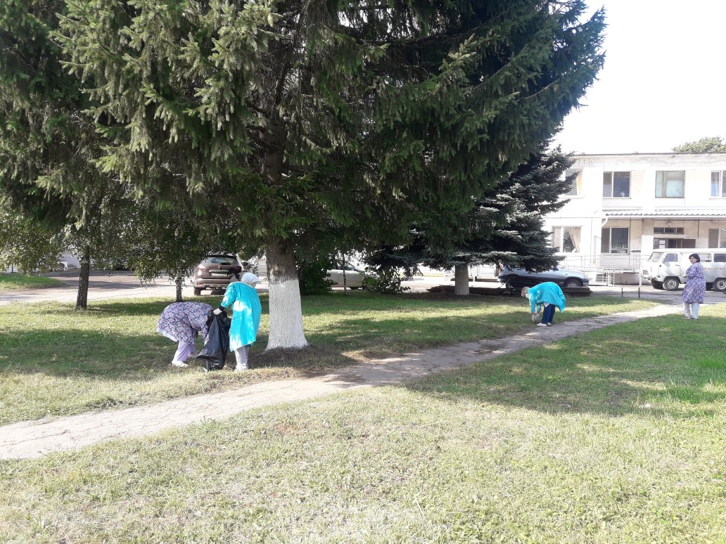 Сотрудники нашей ЦРБ активно участвуют в общеобластном субботнике 12 сентября: