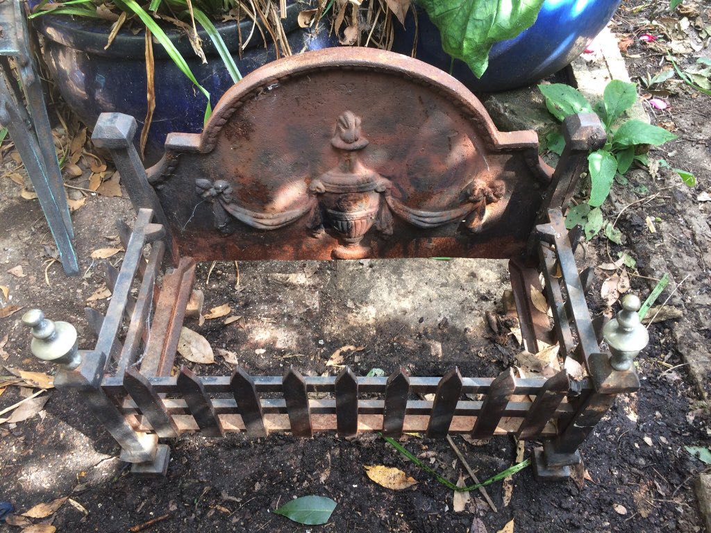 TubbyBats's tweet photo. #hearth update. Here’s some before photos. It’s going to need me to buy a few bits so might take a while to restore. #restoration #freefind #skipfind https://t.co/IylpPAR2pI