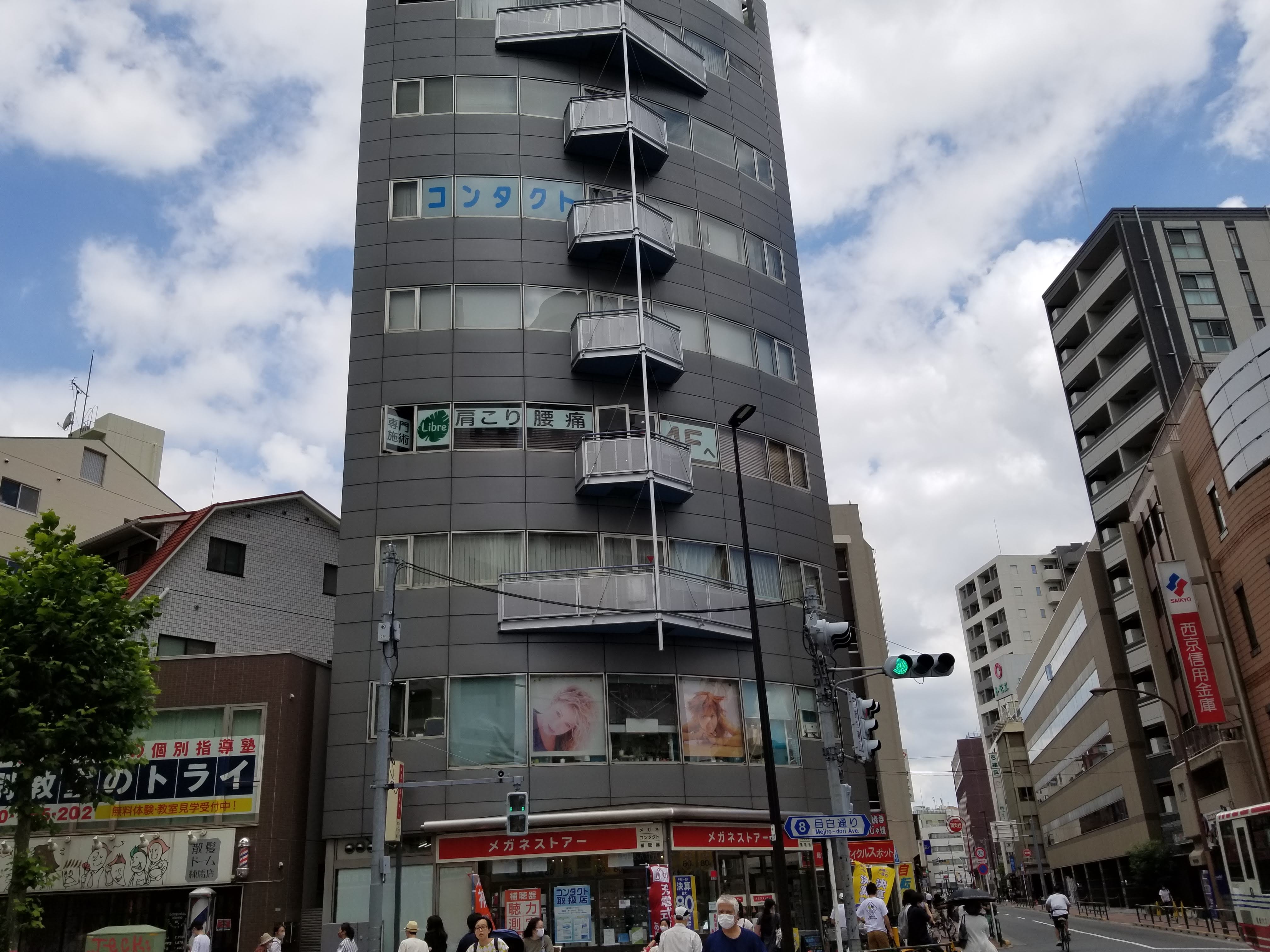 三浦靖雄 登録527号は練馬の整体 整骨院 リブレ の店頭看板 非常にレアな いらすとや 看板 タイプ 使用は 関節痛 こり 肩 腰 のイラスト Hpにも多数のいらすとや素材が使われている親いらすとやのお店です いらすとや いらすとや