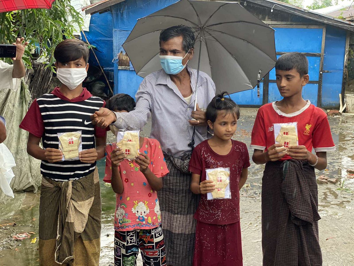 DKAmbMyanmar's tweet photo. Reusable face masks distributed for free in IDP camps in Rakhine State. Produced by #Myanmar small and medium size garment companies. Financed by the Danish Responsible Business Fund  ⁦@Responsible_Biz⁩ ⁦@DanishMFA⁩ https://t.co/1w3XXYcWBU