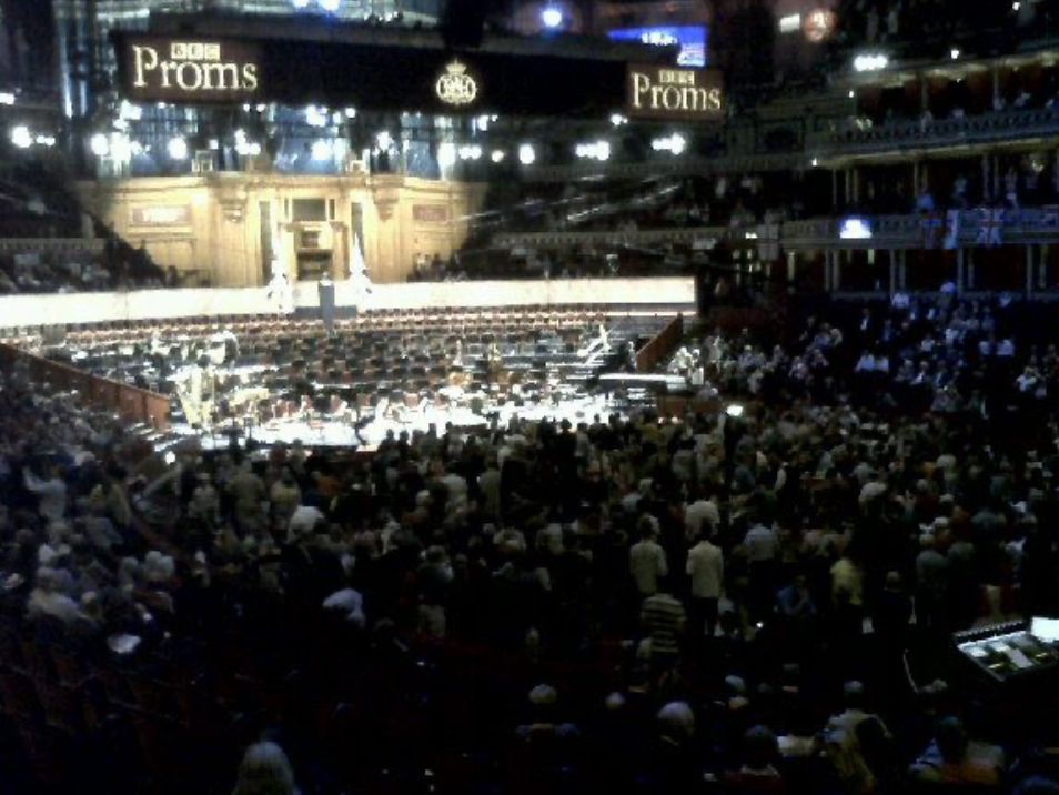 _JoGardner's tweet photo. Last Night of the Proms 2011, I was there in the box! Tonight I’ll be looking out for myself in the virtual audience! @bbcproms 👏🏻👏🏻👏🏻 https://t.co/3wEOtwRDgI