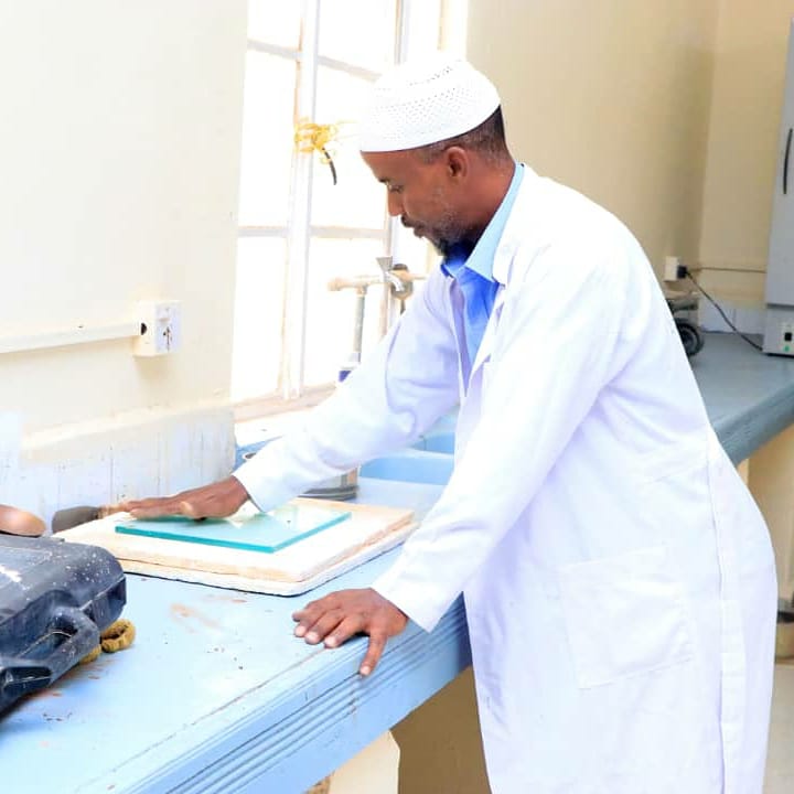 SLRoads's tweet photo. Wakaaladda Horumarinta Wadooyinka oo dib u habayn iyo casriyeyn ku samaysay shaybaadhka wakaaladda (Agency Laboratory), halkaas oo ay ku soo kordhisay qalab aad u casriya iyo shaqaale xirfadoodu aad u sarayso. https://t.co/YxLVctI5uU