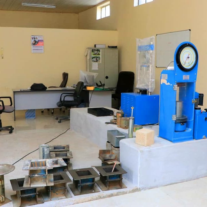 SLRoads's tweet photo. Wakaaladda Horumarinta Wadooyinka oo dib u habayn iyo casriyeyn ku samaysay shaybaadhka wakaaladda (Agency Laboratory), halkaas oo ay ku soo kordhisay qalab aad u casriya iyo shaqaale xirfadoodu aad u sarayso. https://t.co/YxLVctI5uU