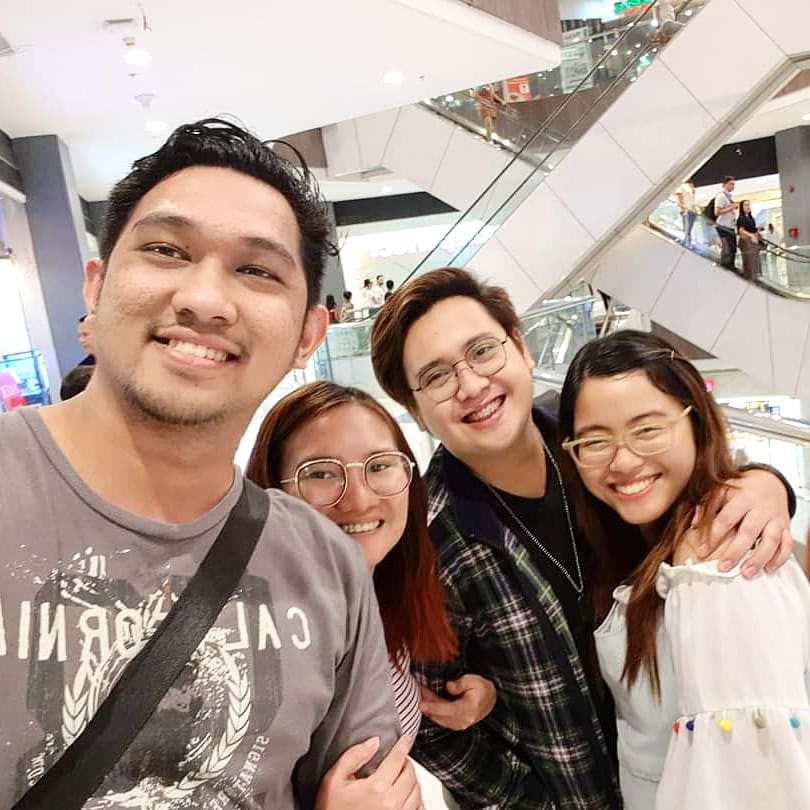 eLLLgineer's tweet photo. there are friends, there are families; there are friends that become family ...
#Throwback https://t.co/0UV5gUHYTf