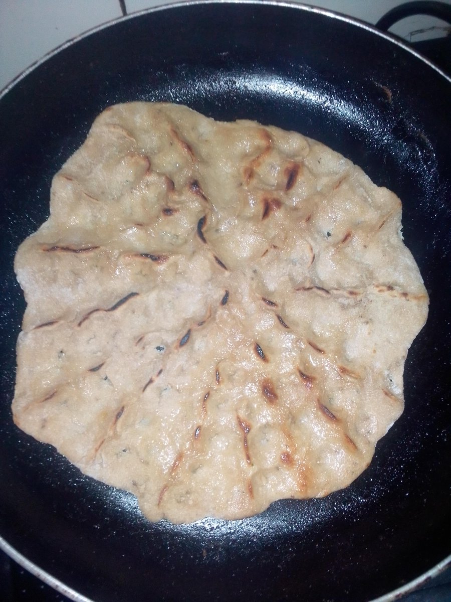 Aariniswat's tweet photo. @PenduProfessor @AnuRadha_res19 @krishnpria @MatchStix @Mishthi1018 #Rajasthani #KhobaRoti #KhobaRotlo #Rotlo https://t.co/xGKOq9xwQ2