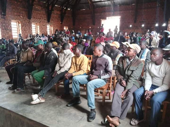 KamusakyJossar1's tweet photo. 🔴De passage dans le même territoire de #RUBERO, au village #KASEGHE toujours en route pour #BUTEMBO, son excellence @BillyKambale1 le patron de la jeunesse congolaise a eu l'honneur de racontre la population de ce coin du pays @IncJeunesse @Quedrick_Chiruz @PrimatureRDC https://t.co/0x7G9i2fDO