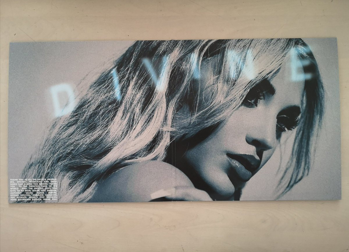 BarazEast's tweet photo. Signed by the queen her self @alinabaraz https://t.co/4hWOpXo0en