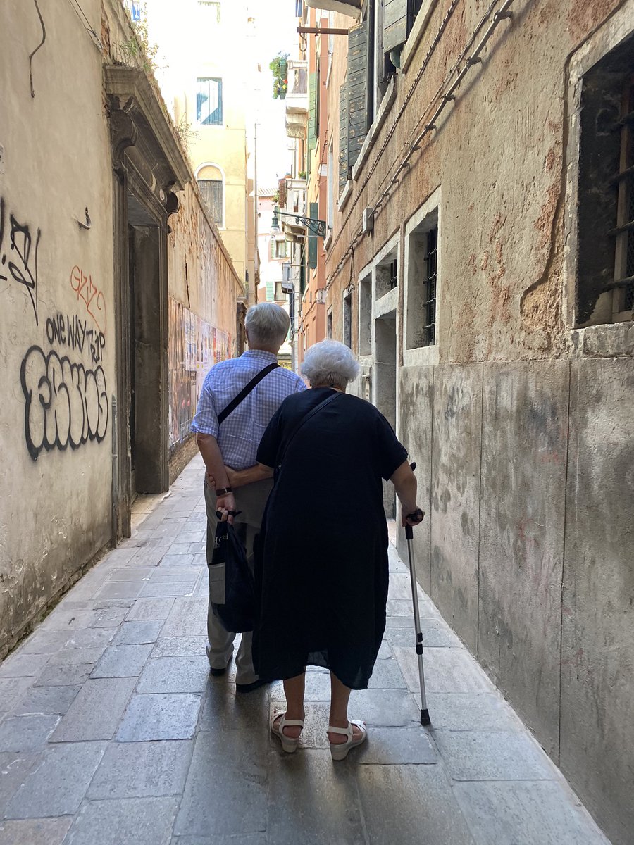 Esta noche, en <a href="/InformeSemanal/">Informe Semanal</a> , vistamos  una Venecia tan maravillosa como irreconocible. El paseo de esta pareja será el final del reportaje. Os espero!!! A partir de las 21:30 en <a href="/La1_tve/">La 1</a> .