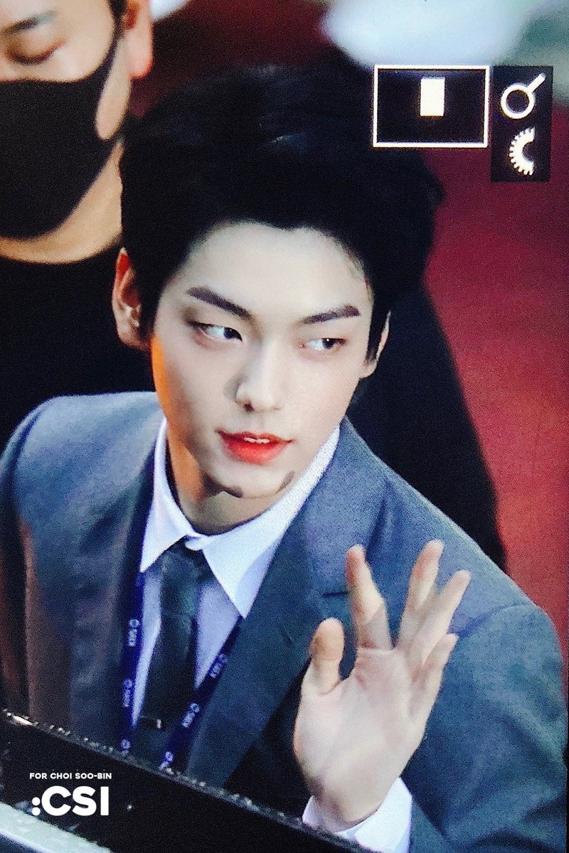 verfa0913's tweet photo. 숩준 국혼 올린지 1년만에 불화설 쫙 퍼지고 난 뒤에 대외행사에 혼자 참석한 황태자 숩 아니냐고..항상 황태자 부부 동반으로 참석하더니 이번엗 혼자 와서 이혼설에 더더 불붙어라 https://t.co/H5QrhcoeHK