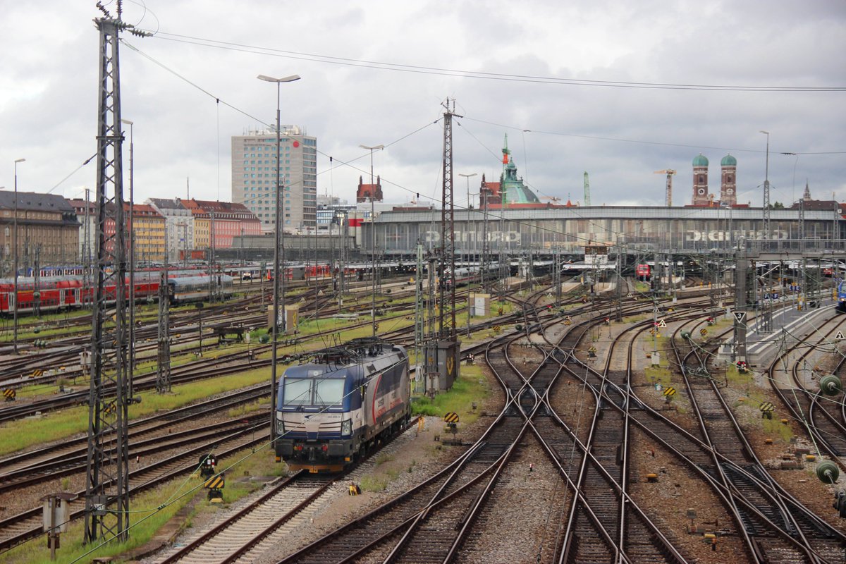 Un país on no només realment creuen en el seu transport públic i les seves inversions, sino que ho demostren totalment fins al mínim detall.Per cert, aquí teniu la gran barrera ferroviària de Munic, que divideix la ciutat entre dos i trenca barris :)