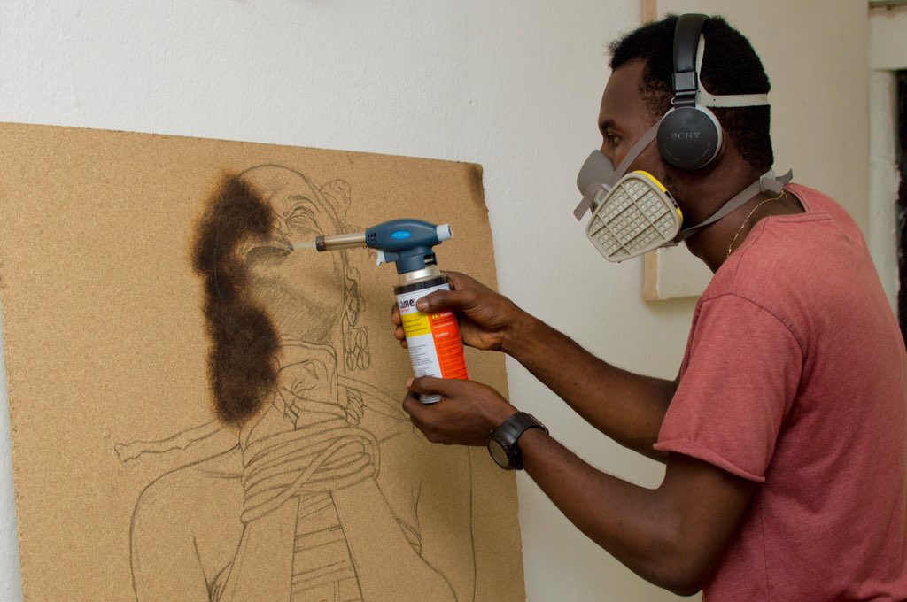 HansonOkere's tweet photo. Hi, I create my Art with Fire, using Razorblade to Draw  after burning the Wood 

This Medium is called Pyrography or Woodburning
#drawingwhileblack https://t.co/P1jFP0EYG8