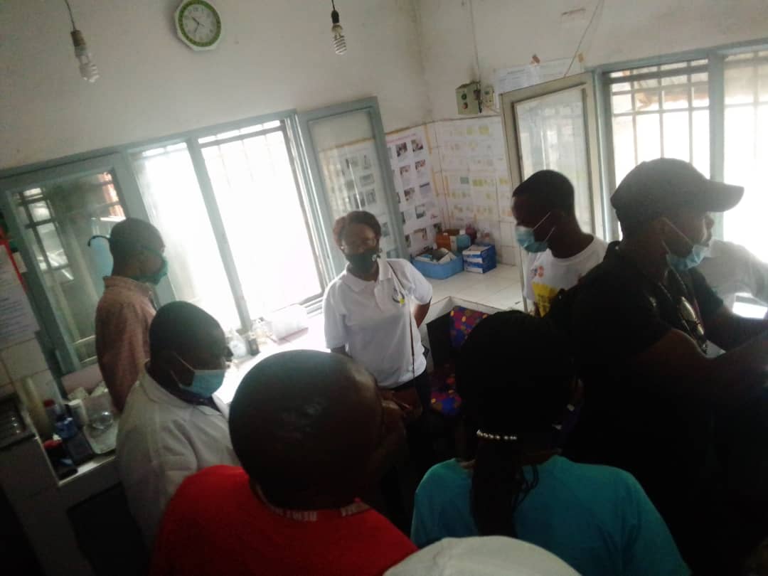 MbeteMok's tweet photo. #RDC Je dénonce !
2 infirmières violées , des biens appartenant aux  malades et matériels de service (labo, maternité, pédiatrie) emportés, le gardien violenté.Ça s'est  passé cette au centre de santé Révolution à Kisenso. 
Les coupables doivent être traqués et punis! https://t.co/BuaNwGbi1P