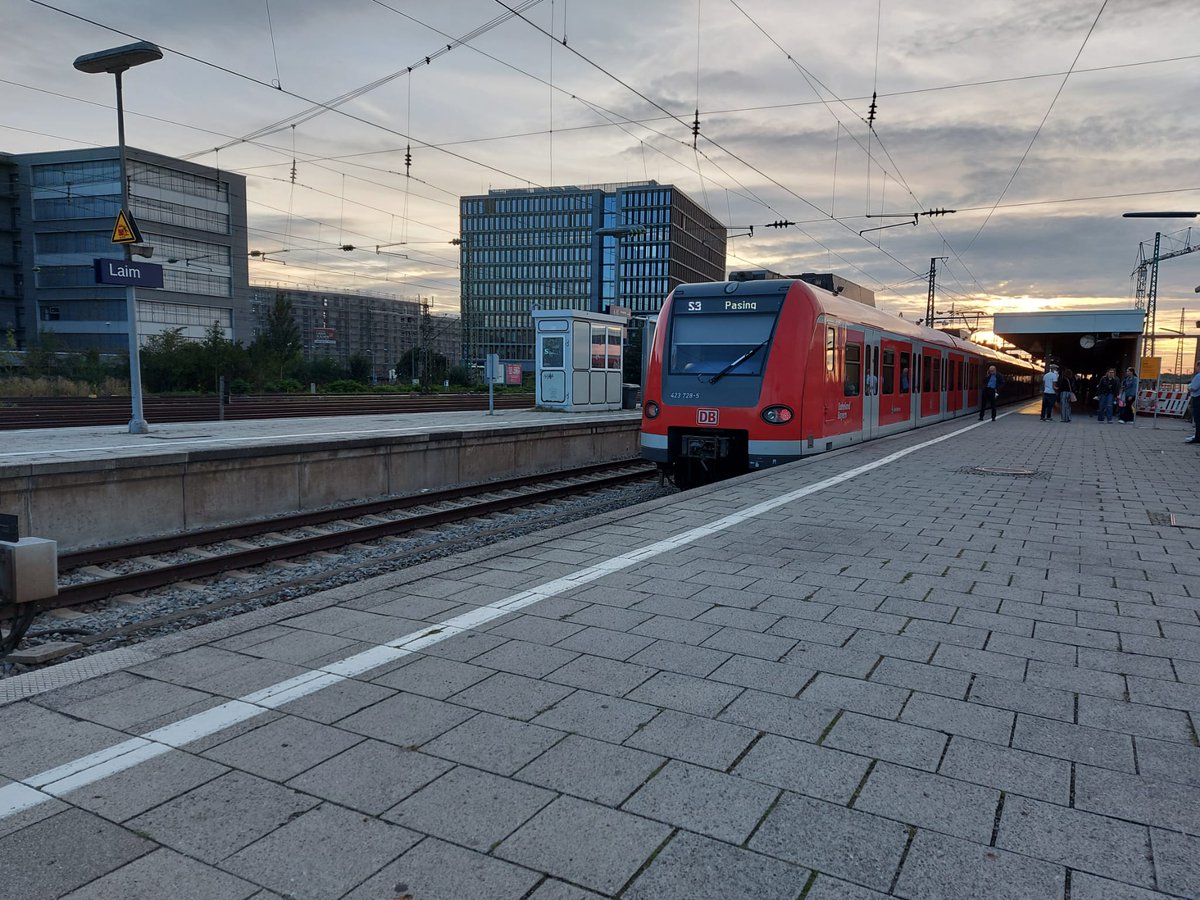 Probablement m'hagi deixat més detalls per explicar, però crec que ja n'hi ha prou. Les comparacions són odioses.Només espero que algun dia poguem tenir un sistema de transport públic globalment tan eficient i tan digne com el que existeix aquí a Alemanya.</FIL>