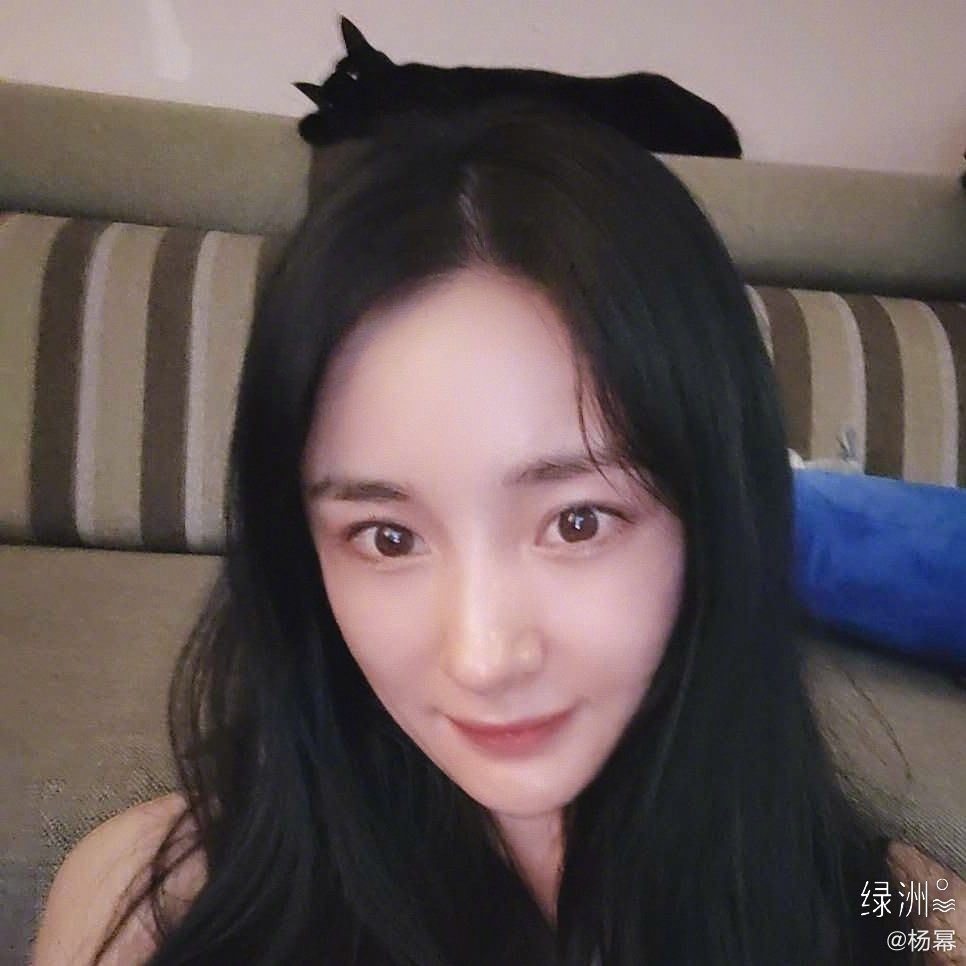 dramapotatoe's tweet photo. #YangMi shares selfies and thanks everyone for their birthday wishes - “Saved for a long time, thank you everyone, love you all ❤️”

More - https://t.co/wH66XgIOGU https://t.co/WJhpK6acqM