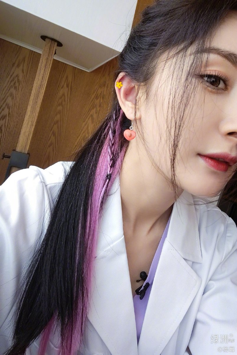 dramapotatoe's tweet photo. #YangMi shares selfies and thanks everyone for their birthday wishes - “Saved for a long time, thank you everyone, love you all ❤️”

More - https://t.co/wH66XgIOGU https://t.co/WJhpK6acqM