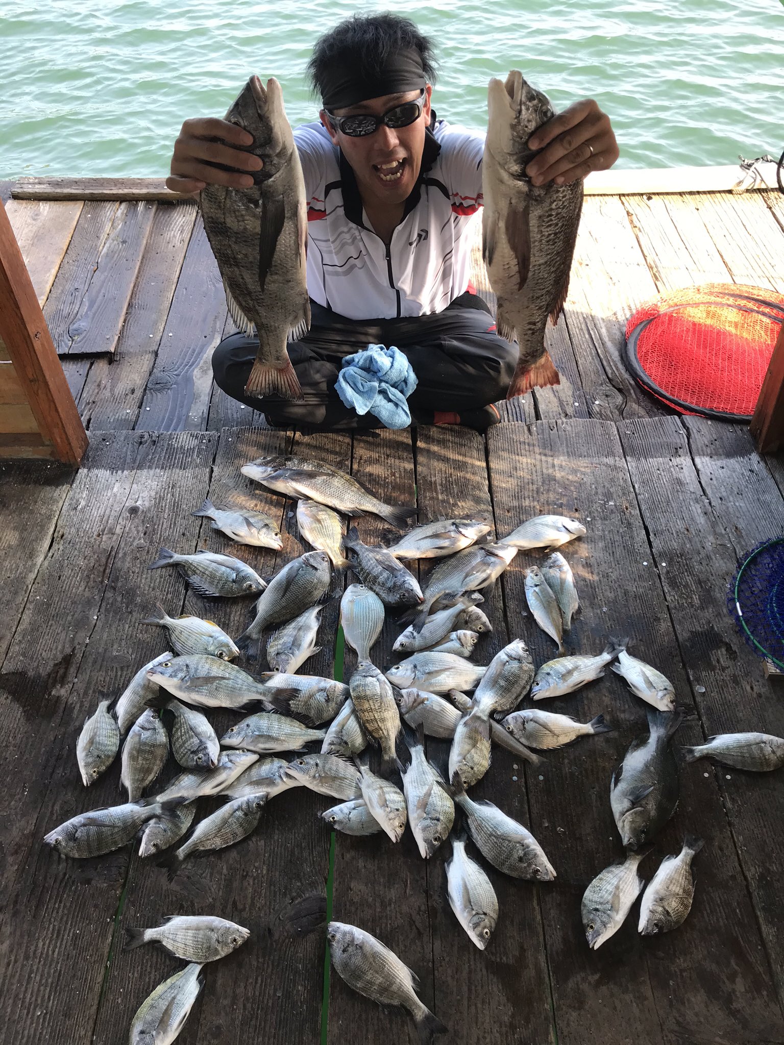 ダイちゃん 皆の衆 待たせたな 今回は爆釣動画だぜ 西尾渡船にて最盛期のチヌを狙う T Co Tjnvdey702 フィッシング遊 Funtool 黒王 マルキュー 山本太郎 ちぬ太郎筏 黒鯛 チヌ かかり釣り 筏釣り 海釣り 西尾渡船