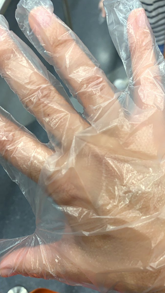 ruthderioja's tweet photo. @IKEASpain de Los pocos sitios donde te tienes que poner guantes. Claro que sí, señor Ikea, acabemos con El Planeta de una vez https://t.co/1ZgWui4TxR