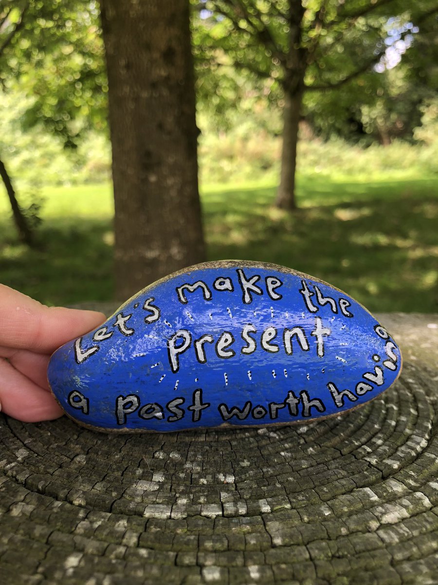 CompassionateRo's tweet image. Let’s make the present a past worth having. 
.
.
#pebbleswithpurpose #mindfulness #mindfulrocks #rockpaintingart #rockpainting #paintedrocksrock #paintedrocks #paintedpebblestones #paintedrocksuk #presence #compassionrocks #compassionaterocks #365daysofcompassion
