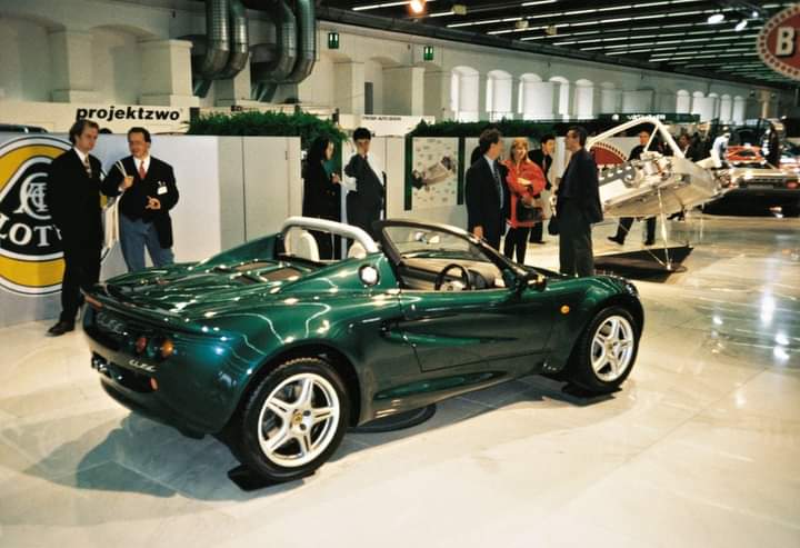 ClubLotusFrance's tweet image. Lotus Elise a été dévoilée il y a 25 ans aujourd'hui (12 septembre 1995). Elle est considérée comme une voiture unique dans une génération, tellement insufflée dans la culture de l'industrie qu'elle est devenue une légende. #Lotus #Elise #lightisright @ClubLotusFrance