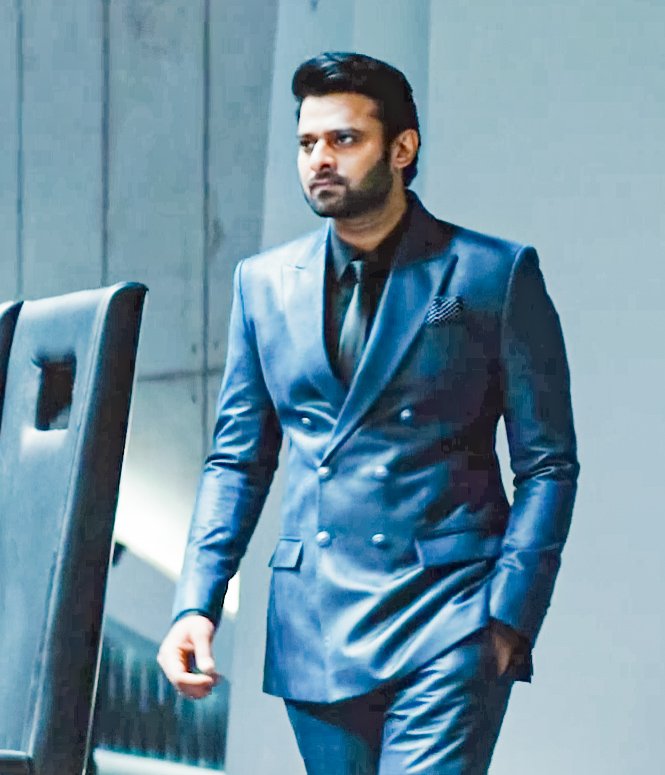 TPHOffl's tweet photo. His on-screen portrayal was excellent enough to make both his characters loved by Indian cinema 🔥
#Prabhas #41DaysToREBELSTARBday https://t.co/czQ58vUuhG