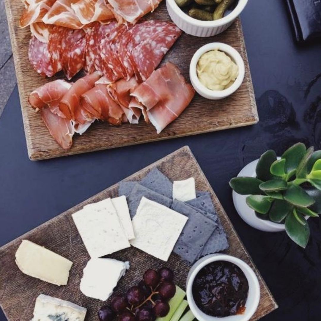 thepottedpig's tweet photo. Fancy a bottle of beautiful Welsh wine? A Welsh beer? Welsh gin? Pop over and see us and enjoy drinks and bar snacks outside all day 🍷
.
.
.
#winebar #ginbar #winebarcardiff #chef #foodie #snackmenu https://t.co/kNqDx0cA0a