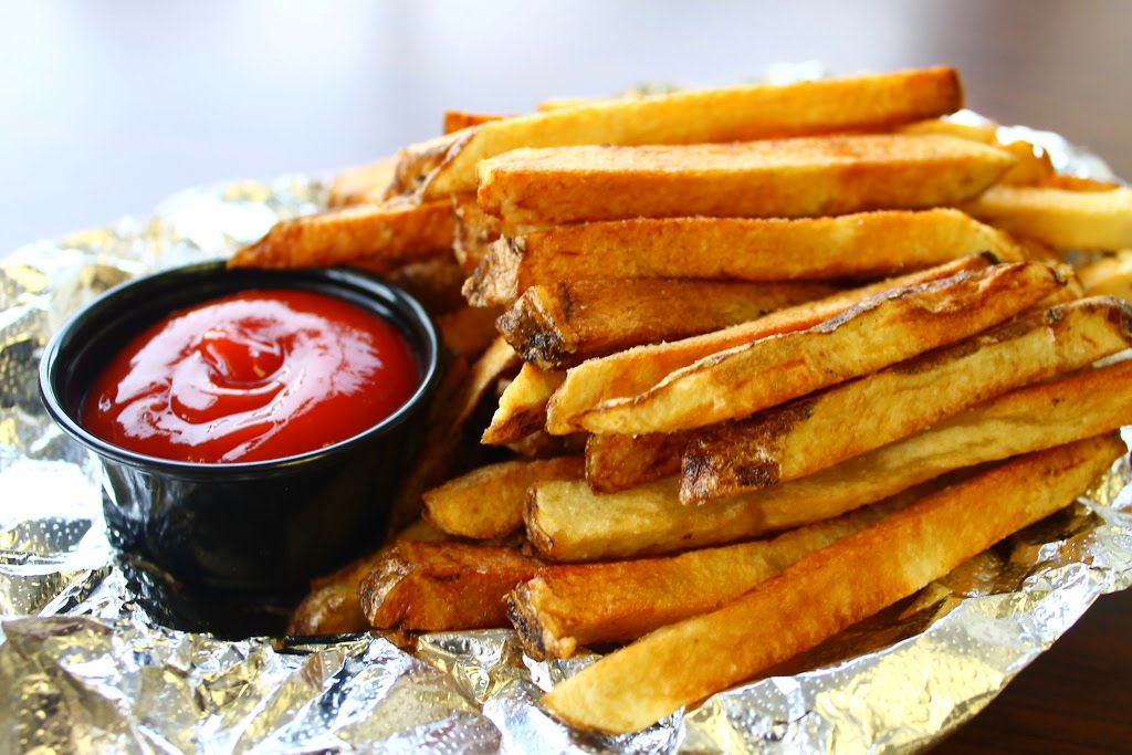 Saturday! Find a fix! Water Edge Park or DeJon Vineyards with Big Blue! The Restaurant for breakfast, lunch, or dinner (7a-9p!)! Little Green is tied up feeding the cast and crew at a movie set! #serveyathere #donthesitate or #itllbetoolate