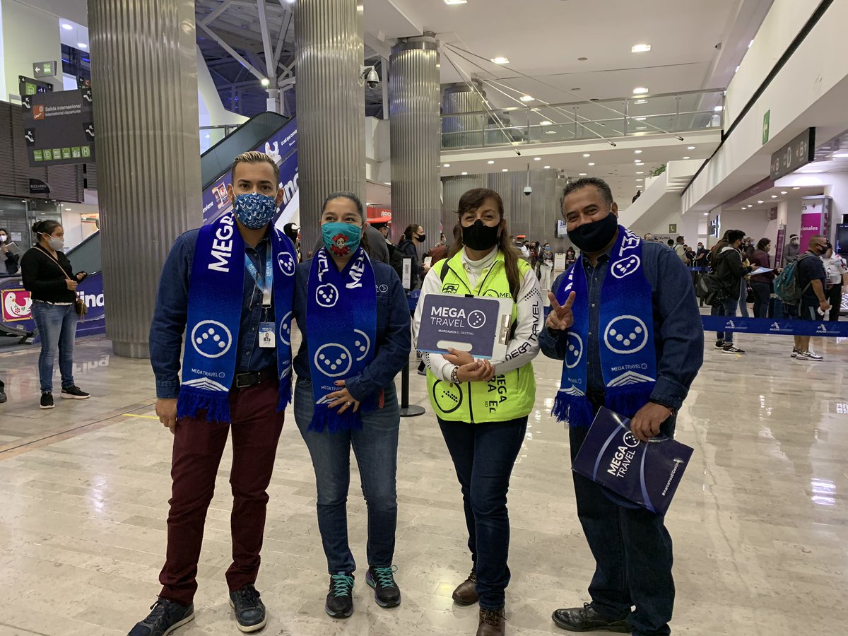 pasillotco's tweet photo. Con estrictos protocolos de seguridad después de seis meses, el equipo de @MegaTravel_MX despide en el #AICM al primer grupo internacional que disfrutará del programa #OrlandoMaravilloso. Serán 8 días de mucha diversión en @UniversalORL @WaltDisneyWorld. #MegaContigo https://t.co/GgoU0lDwau
