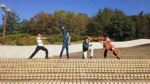 Juggling_Story's tweet photo. こんばんは！フォトジャグ！の紹介です！（！が多いですね！）
今回は過去に応募いただいた作品のご紹介です
道具部門と決めポーズ部門です！ https://t.co/tT5Vvqce2s