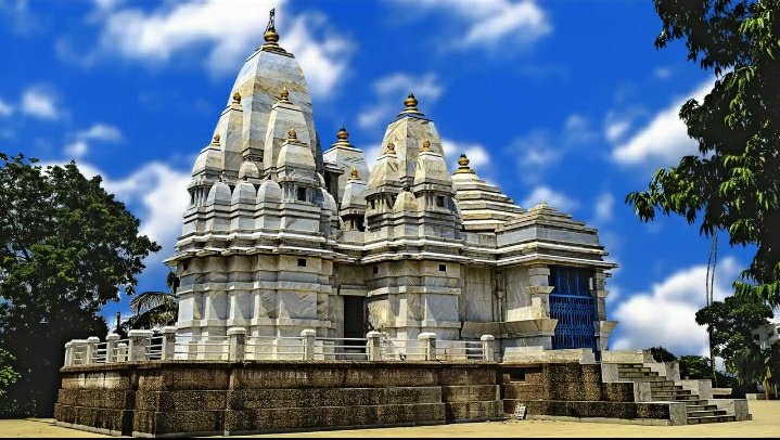  #Thread || Nandikeshwar Linga || This Shivalinga, situated on the banks of Narmada River, Jabalpur.According to the Shivpuran , here all Doshās of humans get destroyed and their atmān becomes pure, even Mokshādayani Maa Gangā herself comes...