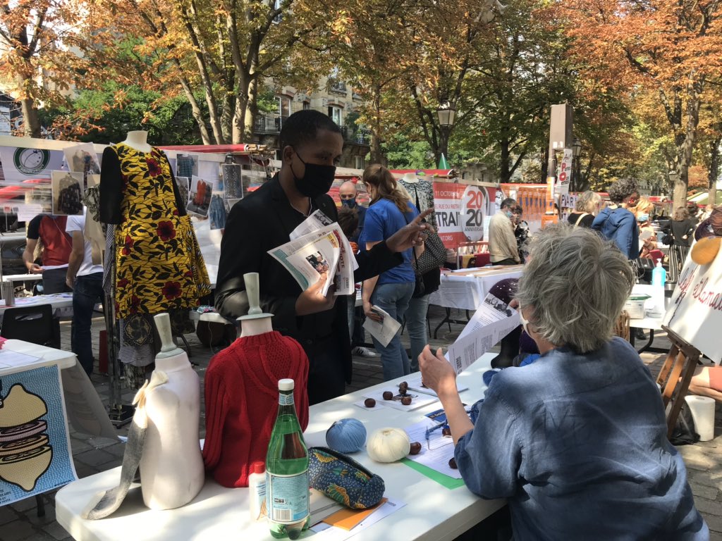 SimonnetDeputee's tweet photo. Riche matinée d’échanges à la fête des asso du 20e : soutien aux associations qui sont frappées de plein fouet par les répercussions de la crise sanitaire et se démènent pour faire vivre la démocratie locale dans le 20e, avec un soutien quasi inexistant du gouvernement ! #Paris20 https://t.co/czNiW3YgOA