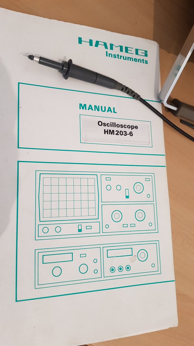 framboise314's tweet photo. Récupération pou l'assoc. de plusieurs #oscilloscopes #Hameg #hm203 un peu vintage... Après test de bon fonctionnement on les mettra en vente pour l'assoc. https://t.co/9IQfsn6iQz