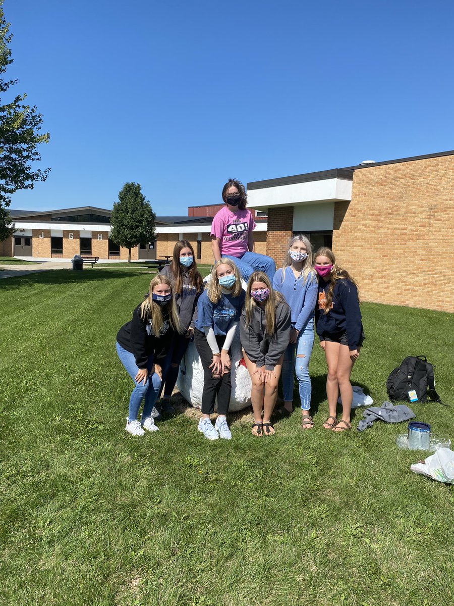 JGStudentSenate's tweet photo. Your E-Board hopes you had great second week of school!! And we hope to see you all soon!!🤍💙#bobcatnation https://t.co/u16wb06Dm4