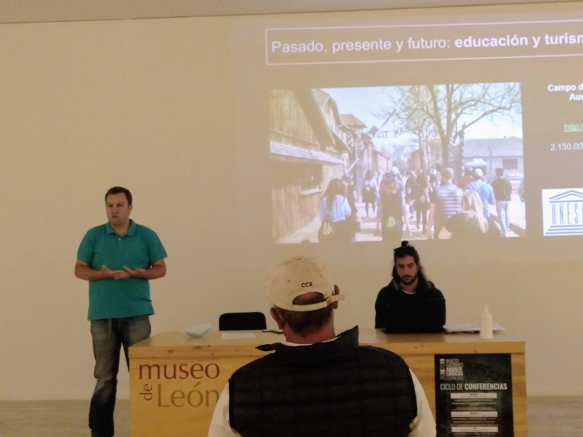 javirevilla's tweet photo. Es un honor pertenecer al equipo de investigación #HISMECON de la @unileon. Ayer pudimos dar unas pinceladas de nuestros proyectos sobre fortificaciones de la #GuerraCivil en #Babia y #Laciana, en un ciclo desarrollado en el #MuseoDeLeon @museoscastyleon https://t.co/qfwBfV3vFH