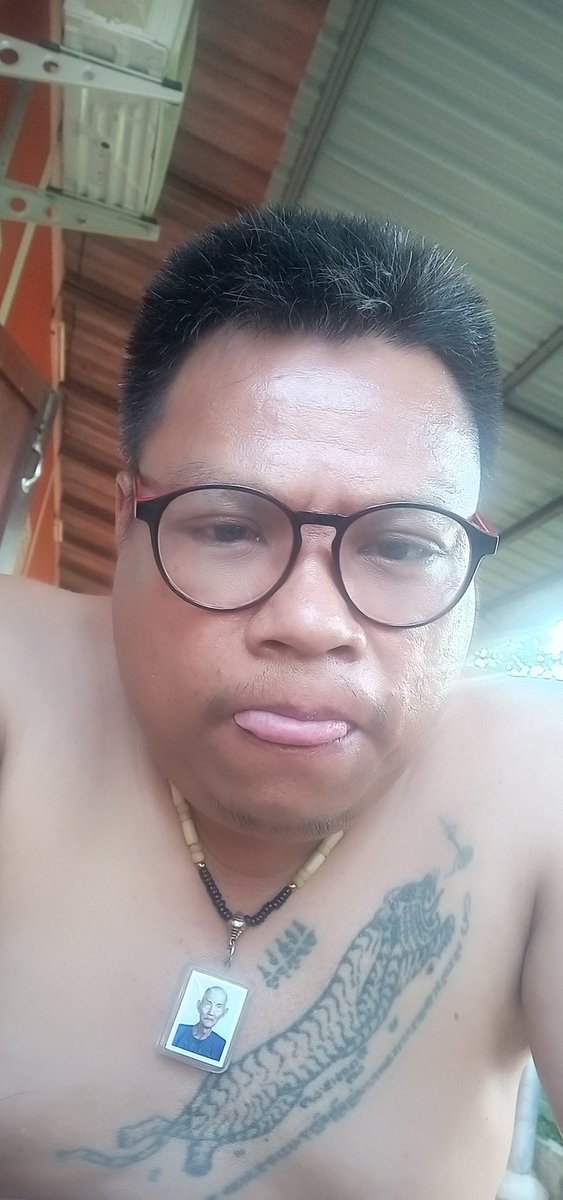 SakGood2's tweet photo. ก็แค่คนแก่คนหนึ่ง https://t.co/tU213RZJoz