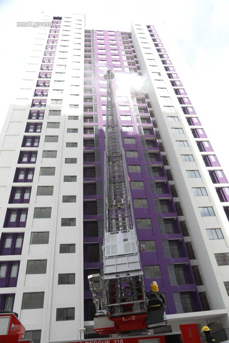 MNDF Fire and Rescue Service in miadhu Hulhumale' phase 2 gai kuriah gendhiya Fire Drill ge therein. Mi farithakurunthakugai Usimaaraaiythakugai hingaa alifaanuge haadhisaa thakugai meehun salaamaiy kuraane goiythah ekamah khaassa fire vehicle thah beynunkohgen farithakohfai vey.