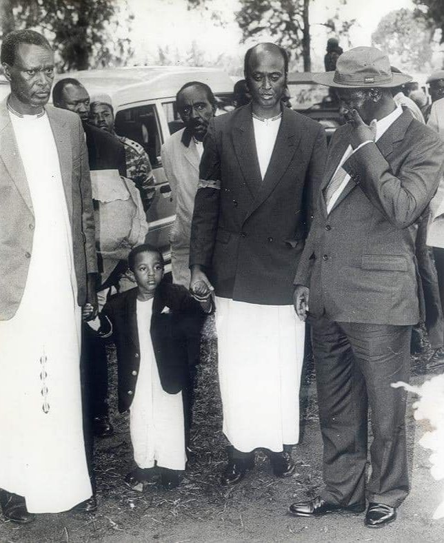 KagutaMuseveni's tweet photo. Congratulations to @KingOyoOfficial as he celebrates his 25th coronation anniversary. I join the people of Tooro and other Ugandans in wishing the king good health, a long life and prosperity for his subjects. https://t.co/gBuenb56DX