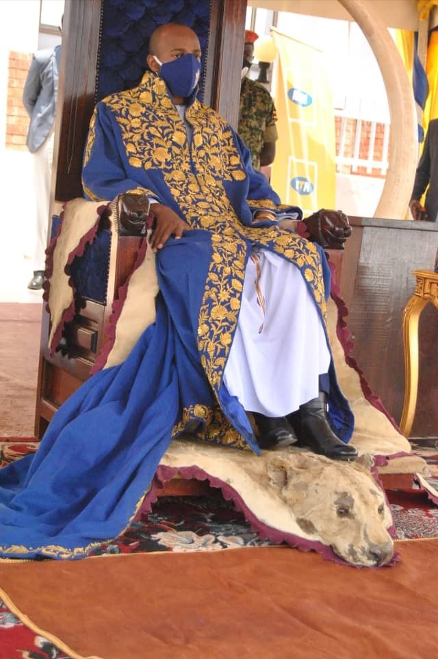 KagutaMuseveni's tweet photo. Congratulations to @KingOyoOfficial as he celebrates his 25th coronation anniversary. I join the people of Tooro and other Ugandans in wishing the king good health, a long life and prosperity for his subjects. https://t.co/gBuenb56DX