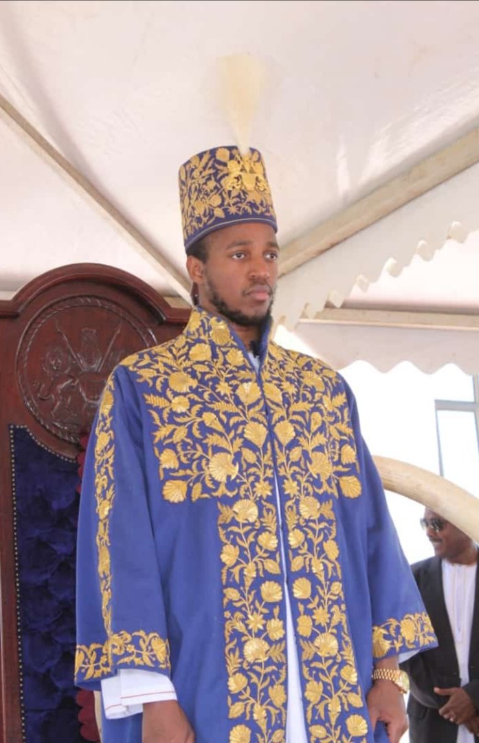 KagutaMuseveni's tweet photo. Congratulations to @KingOyoOfficial as he celebrates his 25th coronation anniversary. I join the people of Tooro and other Ugandans in wishing the king good health, a long life and prosperity for his subjects. https://t.co/gBuenb56DX