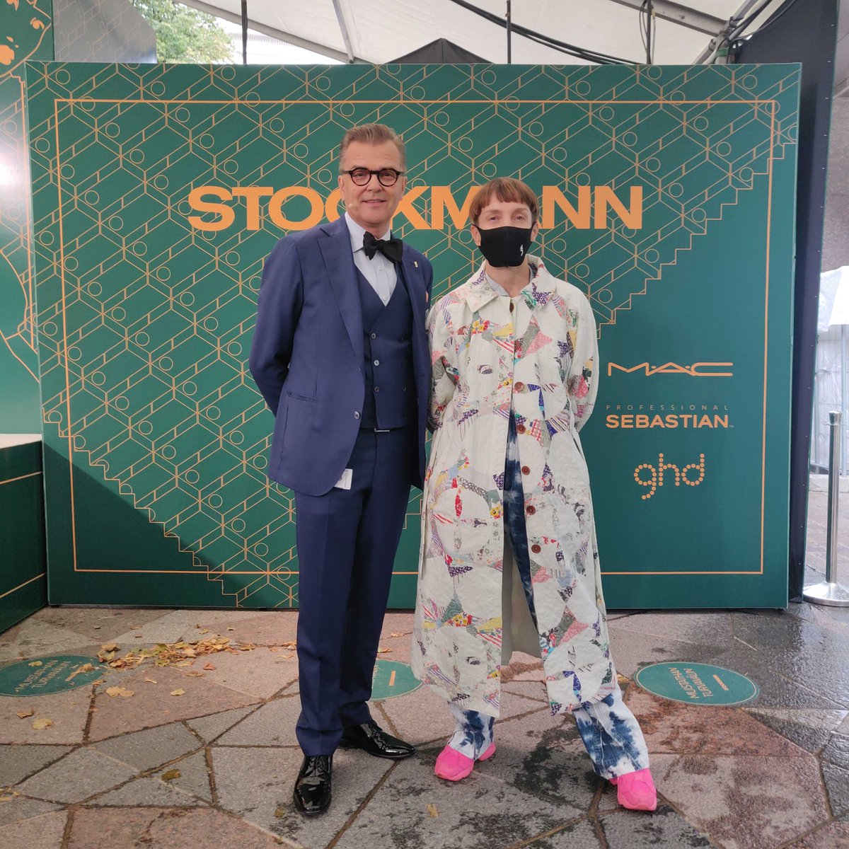 Tyyli elää Stockmannilla! Muotinäytös tänään klo 18 ISTV:ssä. Tilaisuuden juontaa Stockmannin vierailevaksi luovaksi johtajaksi nimetty Maria Veitola. Ulkoilmanäytöksen voit katsoa tästä: bit.ly/3haTWQF #stockmann #tyylielää #stockmannstyle