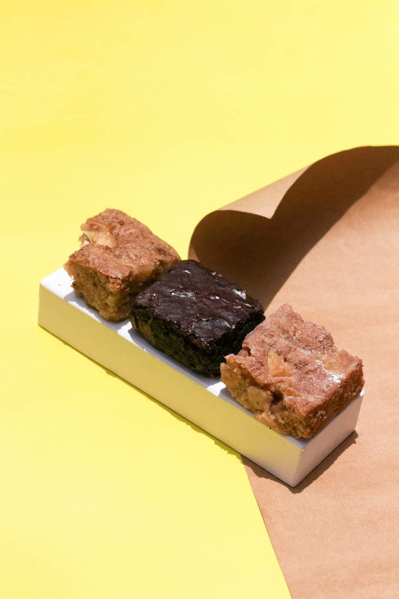 PhotosByJana's tweet photo. Look at the stars, look how they shine for you... and they were all yellow 💛 Try these Fudgy Brownies and Apple Blondies now from Brownies Galore! Thank you for shooting with us! ✨

DM us for product photography, styling and graphic design services!

IG: @ grey.brielle https://t.co/5JewQmmnyH