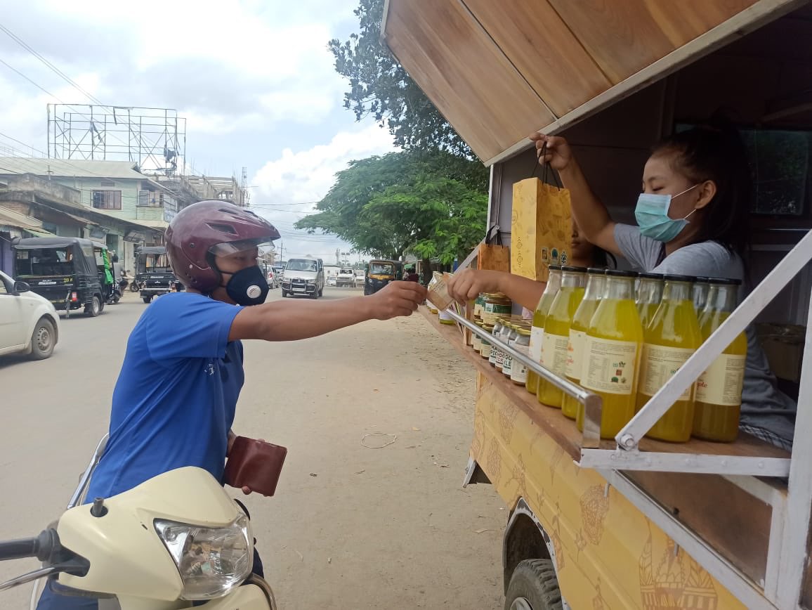 Local products prepared by tribals of Churachandpur under Pradhan Mantri Van Dhan Yojna are sold today by VDVK outside the forest range office, Churachandpur assisted by a mobile van in respond to the call of #AtmaNirbharaBharat &amp; #VocalForLocal by Hon'ble PM <a href="/narendramodi/">Narendra Modi</a> ji.