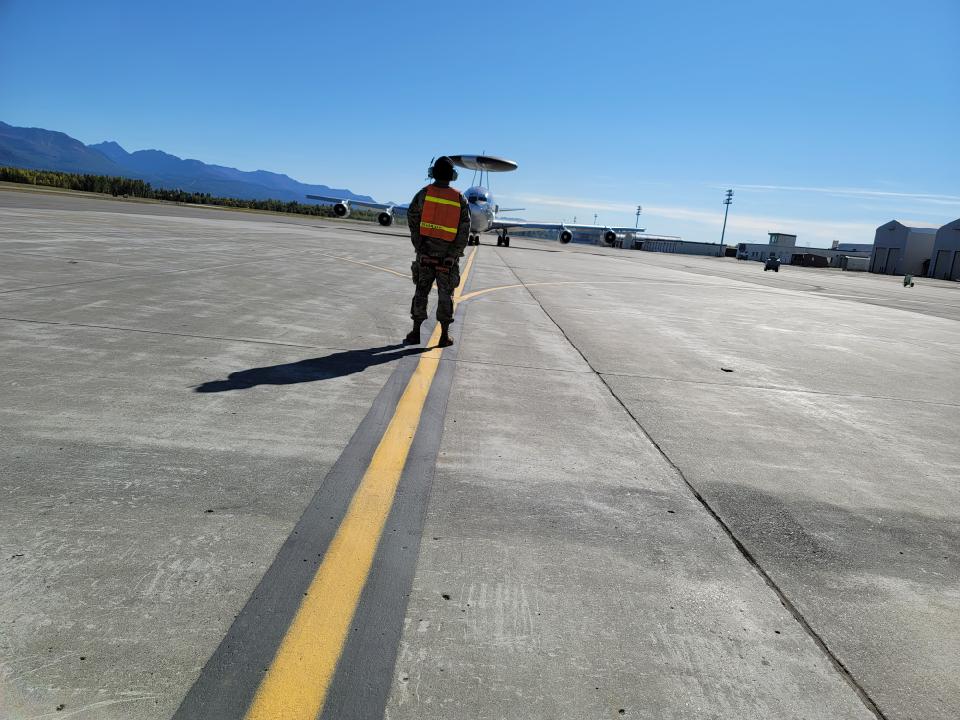 MSVirginia4's tweet photo. Our Wyatt getting ready to marshall the AWAC on a tarmack on Alaska  🇺🇸

#Proudairforcemom #Alaska
#fightline

@KevLAbeast 
@YAYA_isme 
@cocozzarod 
@sheilaMol1 https://t.co/FUnCgys32R