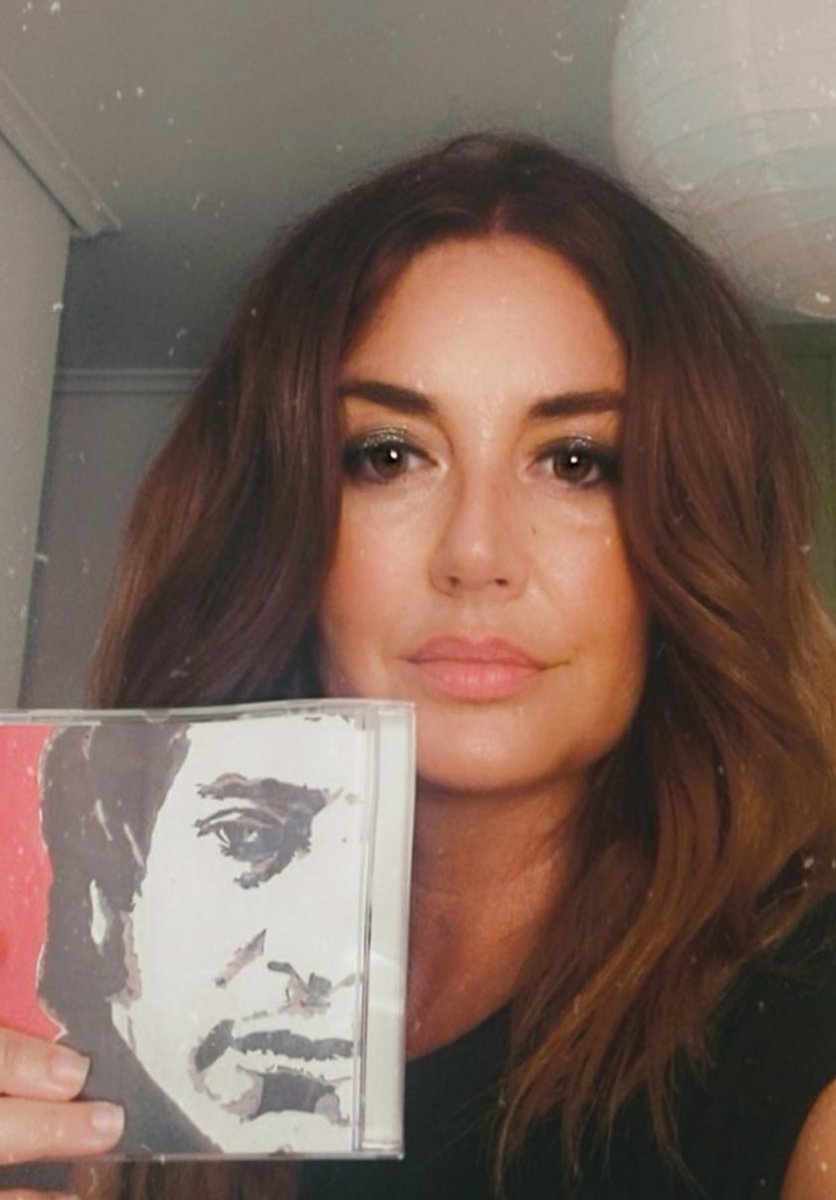 ElleintheTARDIS's tweet image. #eveninexile I was a child when my father played to me a song by Victor Jara, and told me his sad end. His sweet but, and the same time, heartbreaking voice  as if sensed his terrible destiny, struck me. Thanks @heretic1o1 for your moving lyrics, have touched my heart.